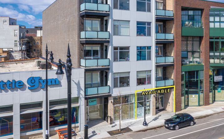Pictures of Retail property located at 3220 N Lincoln Ave, Chicago, IL 60657 for lease - image #1