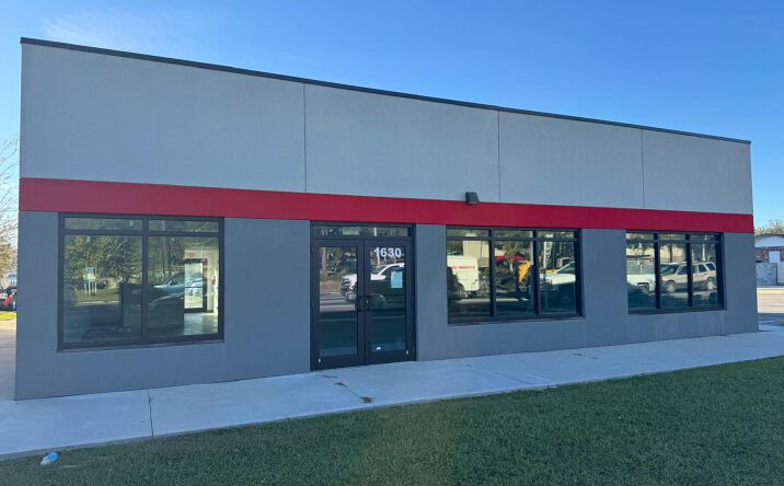 Pictures of Retail property located at 1642 S Pine Ave, Ocala, FL 34471 for lease - image #1