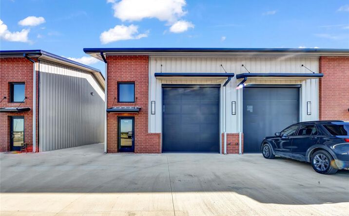 Pictures of Retail, Office, Industrial property located at 107 Winners Circle, Weatherford, TX 76087 for lease - image #1