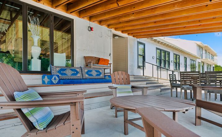 Pictures of Retail property located at 301 S Toulme St, Bay St Louis, MS 39520 for lease - image #1