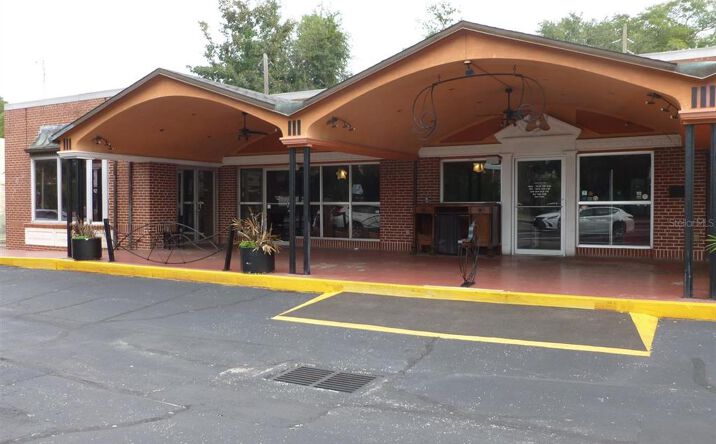 Pictures of Retail property located at 704 W University Avenue, Gainesville, FL 32601 for lease - image #1