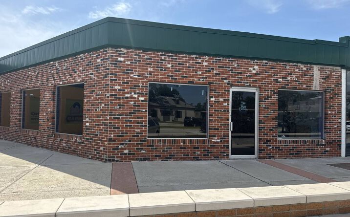 Pictures of Retail property located at 101 N Parking Pl, Lake Jackson, TX 77566 for lease - image #1