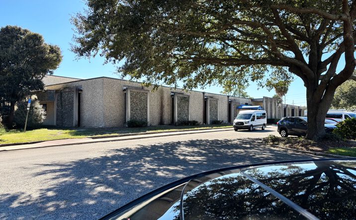 Pictures of Industrial property located at 8230 Baycenter Rd, Jacksonville, FL 32256 for lease - image #1