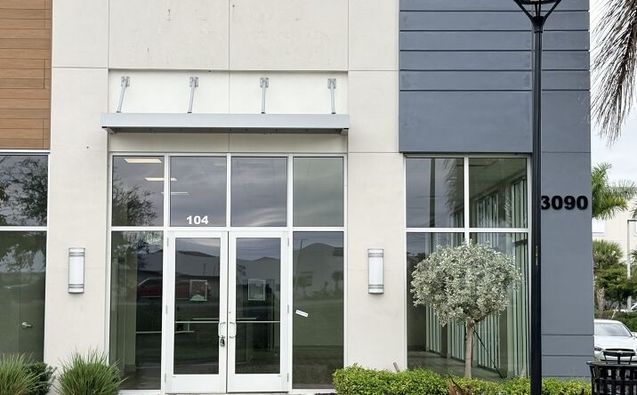 Pictures of Retail property located at 3090 Fruitville Commons Blvd, Sarasota, FL 34240 for lease - image #1