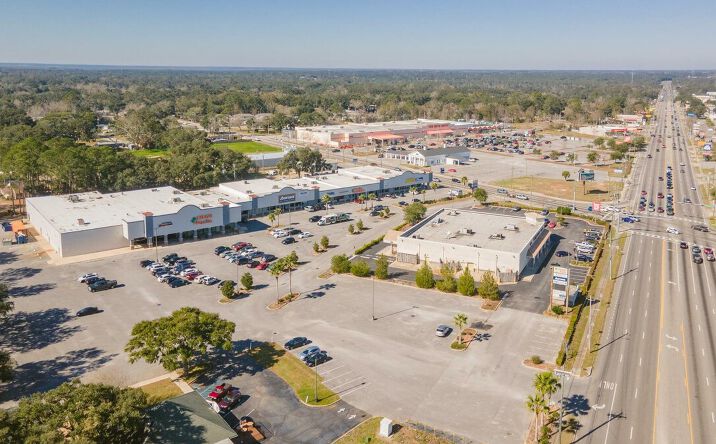 Pictures of Office property located at 4469 Mobile Hwy, Pensacola, FL 32506 for lease - image #1