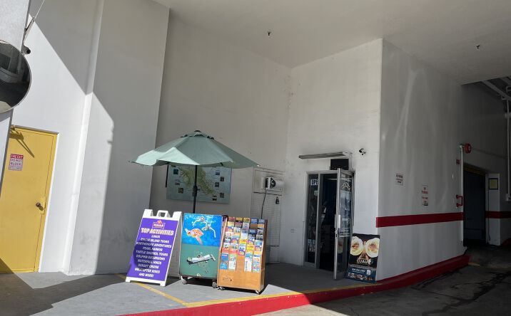 Pictures of Retail property located at 1920 Ala Moana Blvd, Honolulu, HI 96815 for lease - image #1