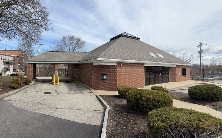 Pictures of Retail property located at 10 Constitutional Way, Somersworth, NH 03878 for lease - image #1