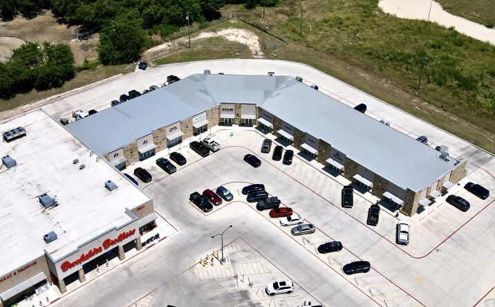 Pictures of Retail property located at 180 Town Center Blvd, Jarrell, TX 76537 for lease - image #1
