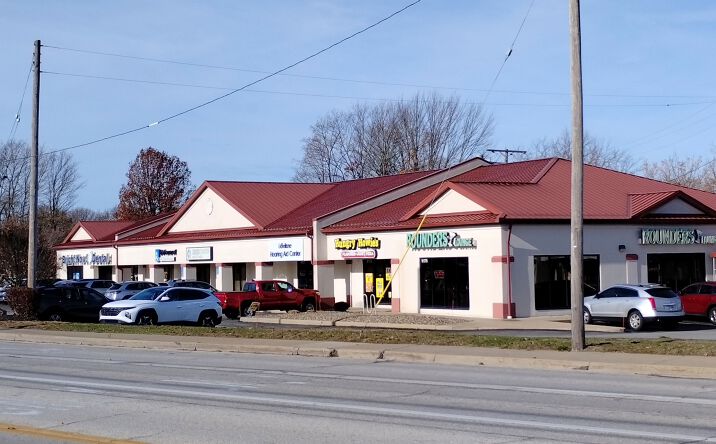 Pictures of Retail property located at 9161-9175 Mentor Ave, Mentor, OH 44060 for lease - image #1