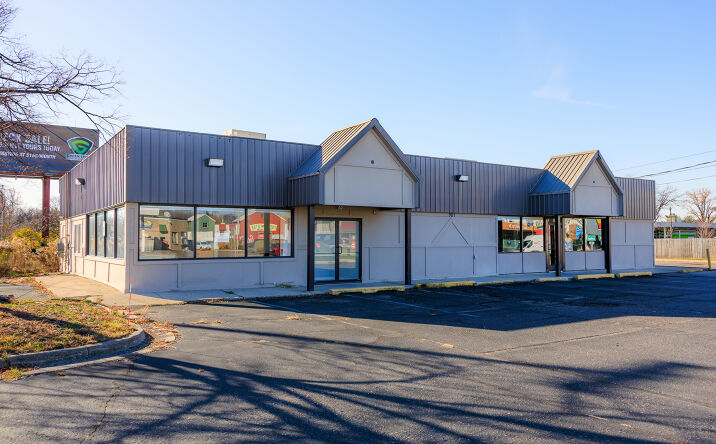 Pictures of Retail property located at 901 Trowbridge Rd, East Lansing, MI 48823 for lease - image #1