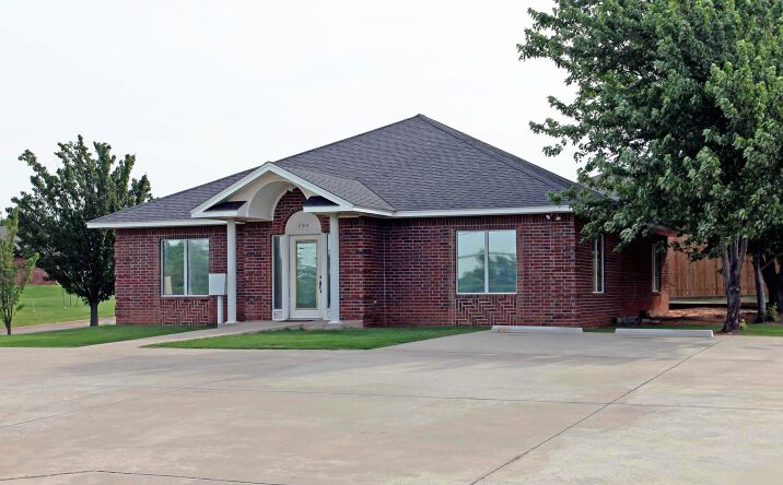 Pictures of Office property located at 2314 N Green Ave, Purcell, OK 73080 for lease - image #1