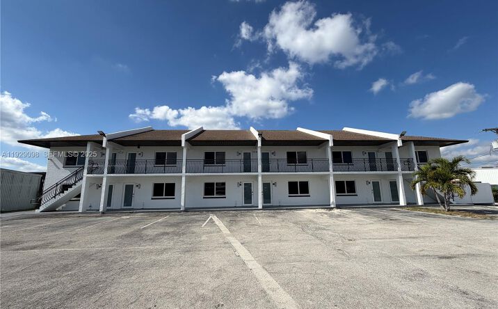 Pictures of Retail, Office property located at 2700 EVANS AVE # 5, Fort Myers, FL 33901 for lease - image #1