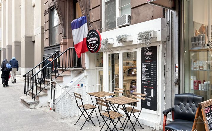 Pictures of Restaurant property located at 217 E 85th St, New York, NY 10028 for lease - image #1