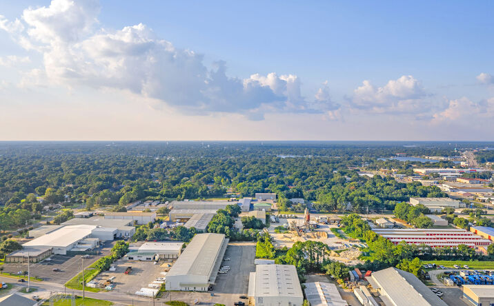 Pictures of Industrial property located at 33 NW Jet Drive, Fort Walton Beach, FL 32548 for lease - image #1