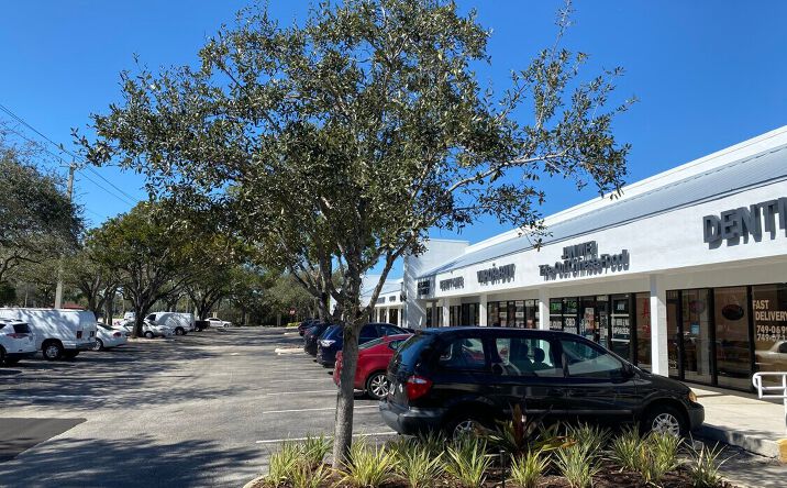 Pictures of Retail property located at 8901-8933 W Oakland Park Blvd, Sunrise, FL 33351 for lease - image #1