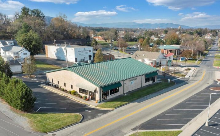 Pictures of Retail, Restaurant property located at 119 E Cleveland Ave, Vinton, VA 24179 for lease - image #1