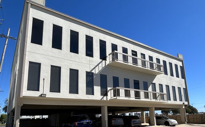Pictures of Office property located at 3748 N Causeway Blvd, Metairie, LA 70002 for lease - image #1