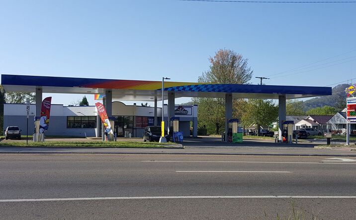Pictures of Retail property located at 1505 W Stone Dr, Kingsport, TN 37660 for lease - image #1