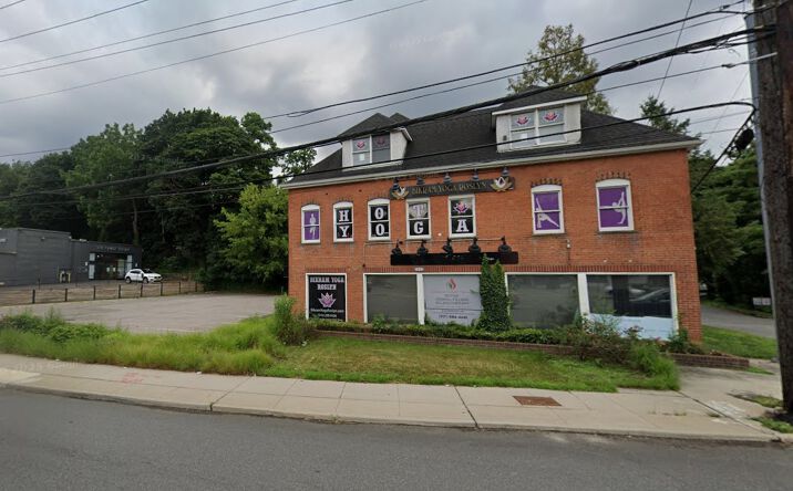 Pictures of Office, Retail property located at 1062 Northern Blvd, Roslyn, NY 11576 for lease - image #1