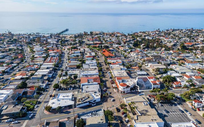 Pictures of Retail, Restaurant property located at 204 Avenida Del Mar, San Clemente, CA 92672 for lease - image #1