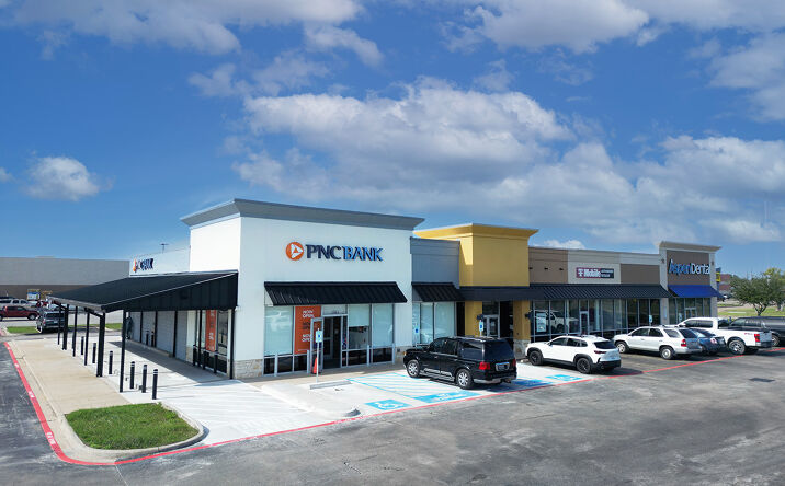 Pictures of Retail property located at 200 TX-332, Lake Jackson, TX 77566 for lease - image #1
