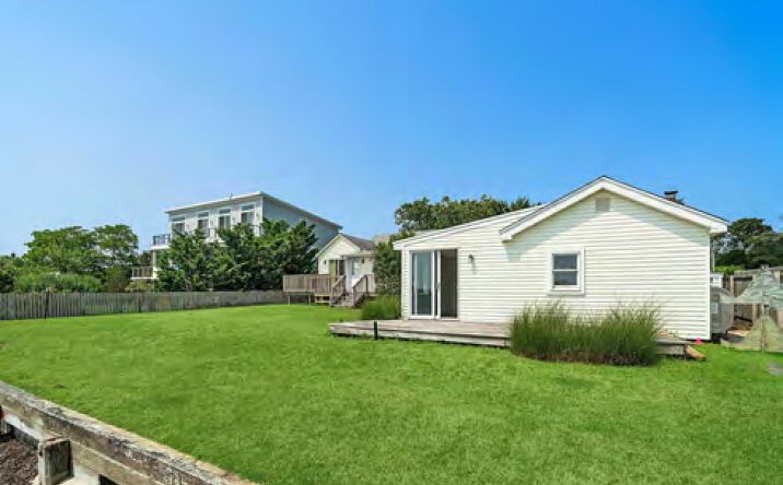 Pictures of Retail property located at 35 Gardners Ln, Hampton Bays, NY 11946 for lease - image #1