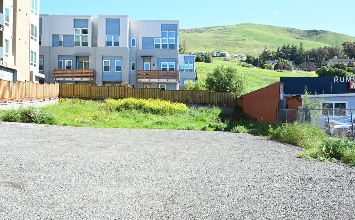 Pictures of Land property located at 29272 Mission Blvd, Hayward, CA 94544 for lease - image #1