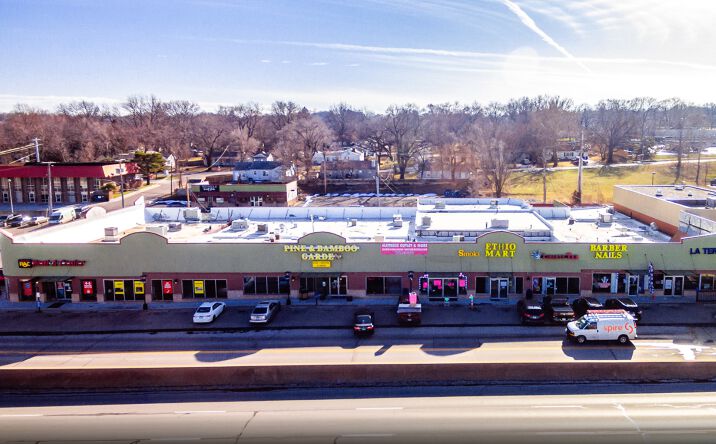 Pictures of Restaurant, Retail, Office property located at 10919 Shawnee Mission Pkwy, Shawnee, KS 66203 for lease - image #1