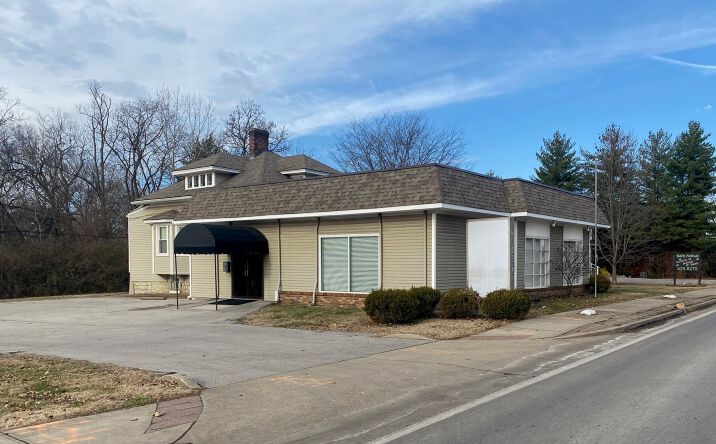 Pictures of Retail, Office property located at 708 Lyndon Ln, Louisville, KY 40222 for lease - image #1