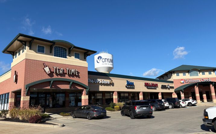 Pictures of Retail property located at 300 Weatherstone Dr, Wadsworth, OH 44281 for lease - image #1