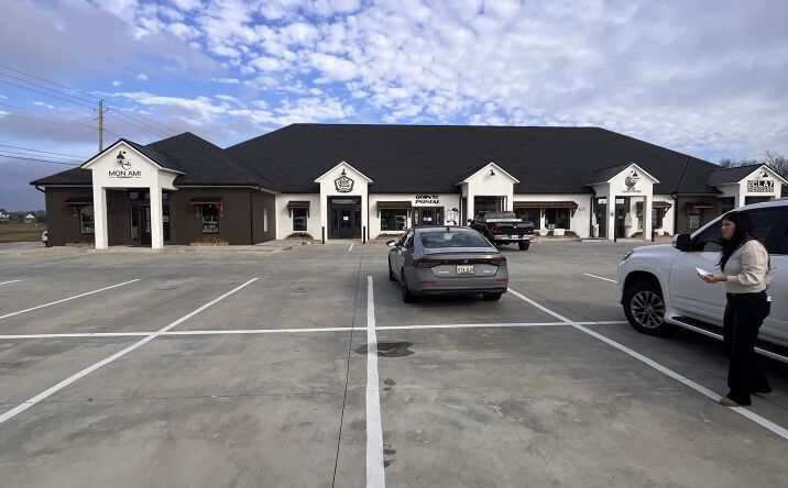 Pictures of Retail, Office, Special Purpose property located at 601 Kingston Rd, Benton, LA 71006 for lease - image #1