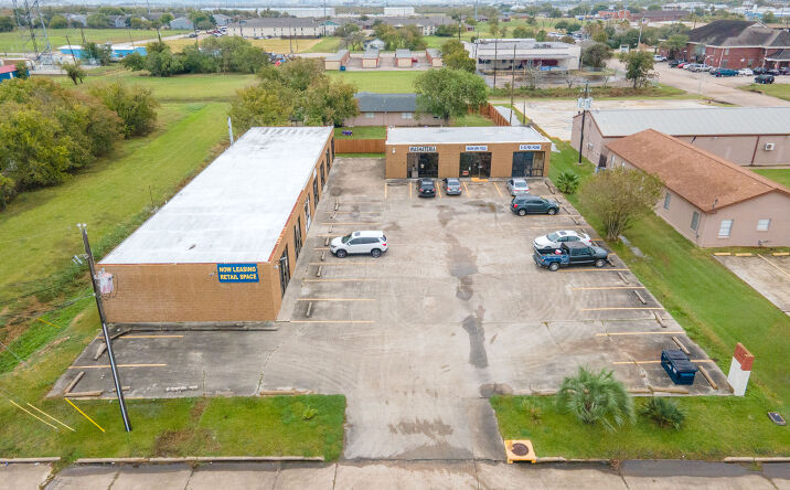 Pictures of Retail, Office property located at 1331 N Avenue I, Freeport, TX 77541 for lease - image #1