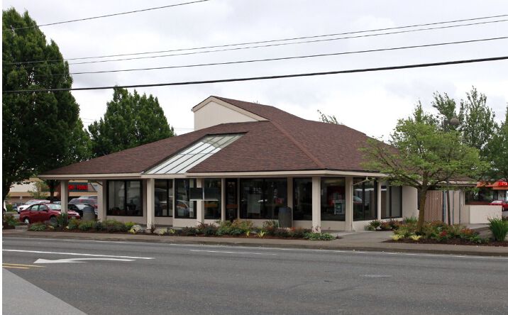 Pictures of Retail property located at 24150 SE Stark St, Gresham, OR 97030 for lease - image #1