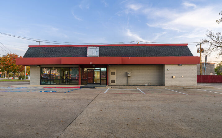 Pictures of Retail property located at 217 University Dr, Fort Worth, TX 76107 for lease - image #1
