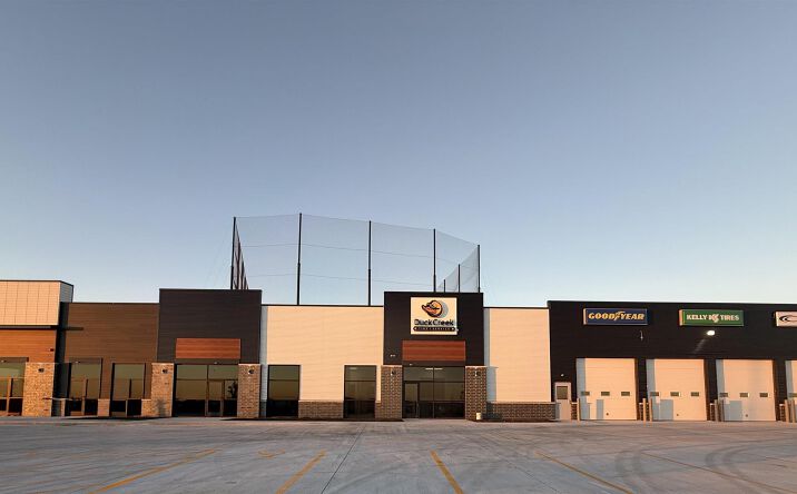 Pictures of Retail, Office, Restaurant property located at 5620 Iron Tee Way, Bettendorf, IA 52722 for lease - image #1