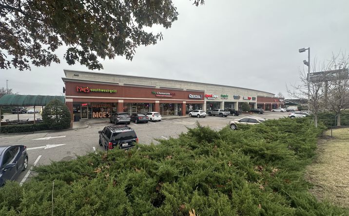 Pictures of Retail property located at 465 N Germantown Pkwy, Memphis, TN 38018 for lease - image #1