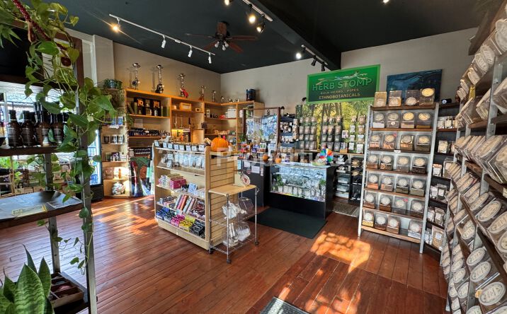 Pictures of Retail, Office, Special Purpose property located at 3901 SE Belmont St, Portland, OR 97214 for lease - image #1