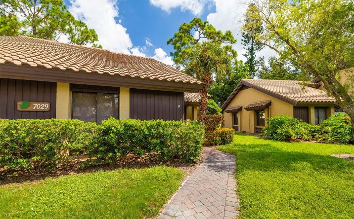 Pictures of Office, Retail property located at 7029 S Tamiami Trl, Sarasota, FL 34231 for lease - image #1