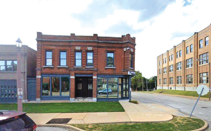Pictures of Office property located at 2333 S Grand Blvd, Saint Louis, MO 63104 for lease - image #1