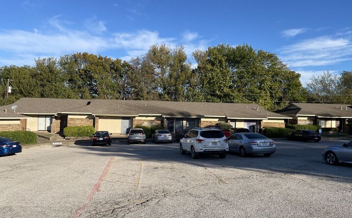 Pictures of Office property located at 423 W. Wheatland Rd, Duncanville, TX 75116 for lease - image #1