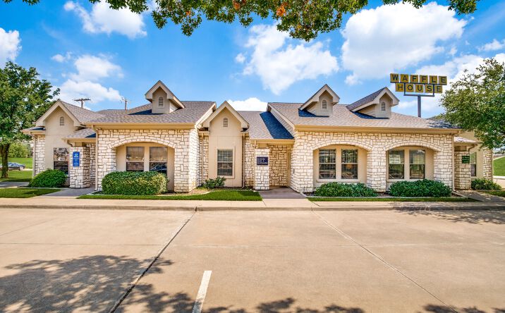Pictures of Retail, Office property located at 2993 S Watson Rd, Grand Prairie, TX 75052 for lease - image #1