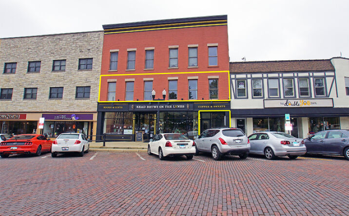 Pictures of Office, Retail property located at 111 E Van Buren Street A, Woodstock, IL 60098 for lease - image #1