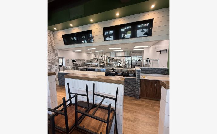 Pictures of Retail, Restaurant property located at 5407 University Pkwy, Bradenton, FL 34201 for lease - image #1