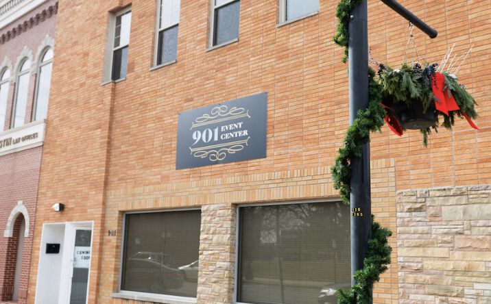 Pictures of Retail, Office, Restaurant property located at 901 Meridian St, Anderson, IN 46016 for lease - image #1