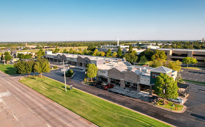 Pictures of Retail property located at 3521 - 3561 W Memorial Rd, Oklahoma City, OK 73134 for lease - image #1