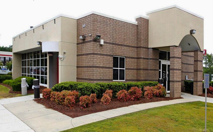 Pictures of Retail, Restaurant property located at 5695 Fulton Industrial Blvd SW, Atlanta, GA 30336 for lease - image #1