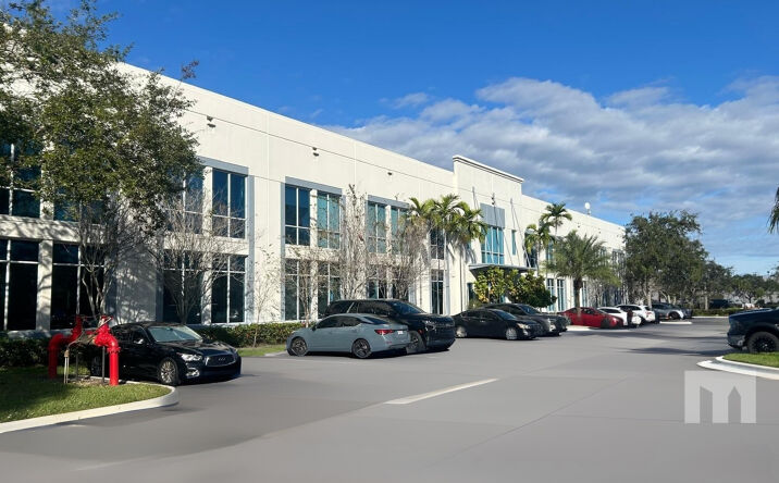 Pictures of Office property located at 2000 NW 150th Ave, Pembroke Pines, FL 33028 for lease - image #1