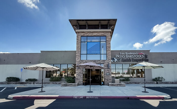 Pictures of Retail property located at 285 W El Paso Ave, Fresno, CA 93711 for lease - image #1