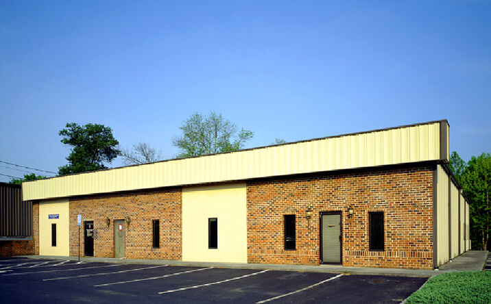 Pictures of Office property located at 215 E Springbrook Dr, Johnson City, TN 37601 for lease - image #1