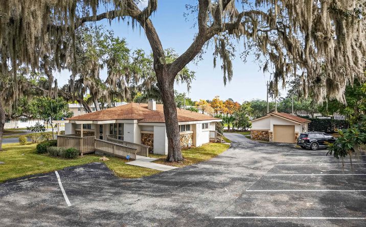 Pictures of Office property located at 708 Lee St, Leesburg, FL 34748 for lease - image #1